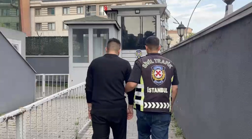 Otoyolun ortasında kadın sürücüye saldırı: Trafiği kesip üzerine yürüdü! - Resim : 3