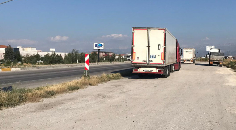 Yol kenarında kanlar içinde bulundu: Tabancayla vurulmuş! - Resim : 1