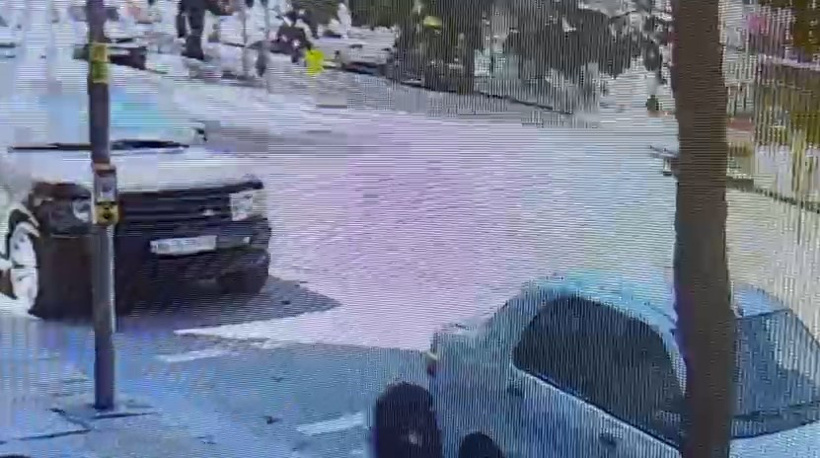 İstanbul'da İETT otobüsü ambulansa çarptı: Yaralılar var - Resim : 3