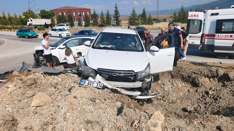 Karabük'te iki otomobil çarpıştı: 2'si çocuk 7 yaralı - Resim : 1