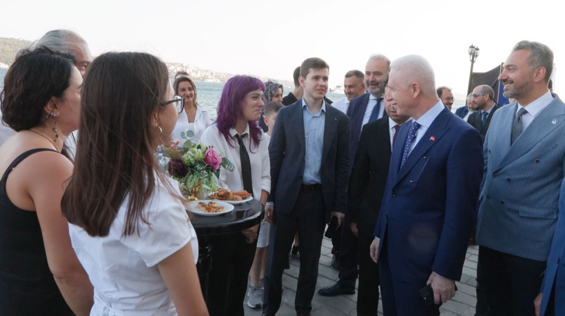 YKS'de birinci olan üç Kabataş Liseliye TOGG hediye edildi - Resim : 7