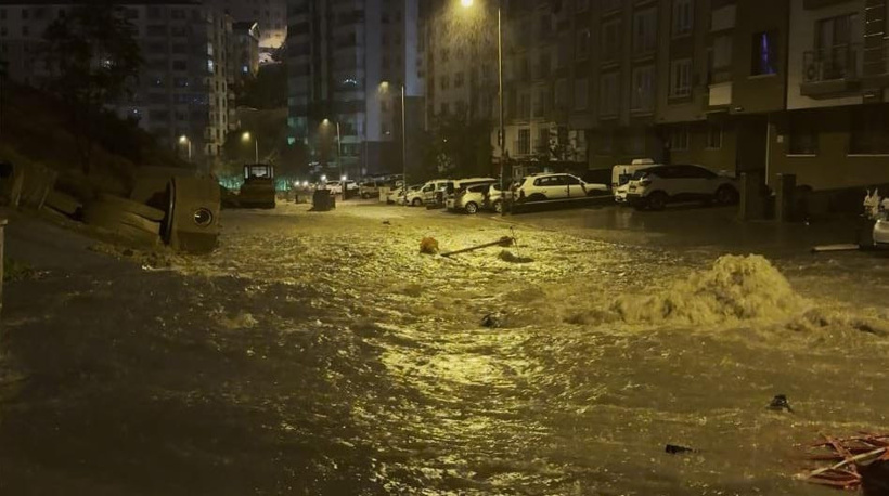 İstanbul ve Ankara'yı sağanak vurdu! Trafik durdu, evleri su bastı - Resim : 7
