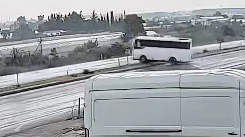Antalya'daki can pazarının görüntüleri ortaya çıktı! Midibüs böyle devrildi - Resim : 1