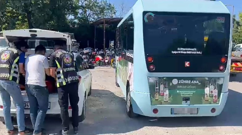 Minibüs ters yönden ticari taksi kaldırımdan gitti ceza yağdı