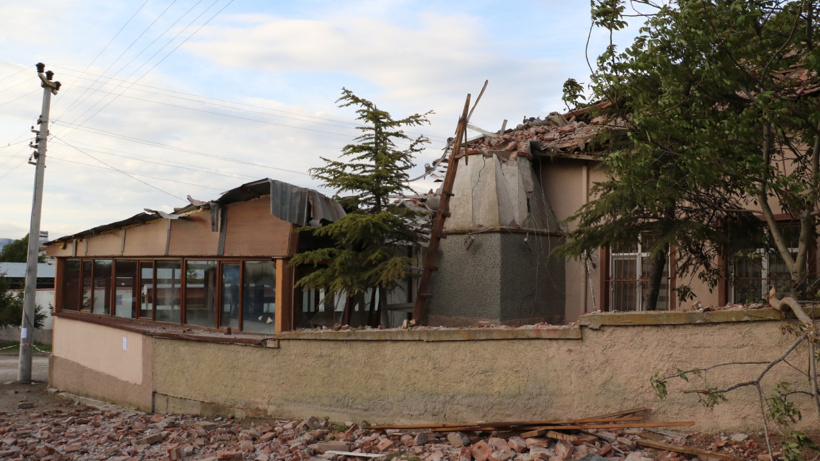 Eskişehir'de cami minaresine yıldırım düştü: İmam yaralandı
