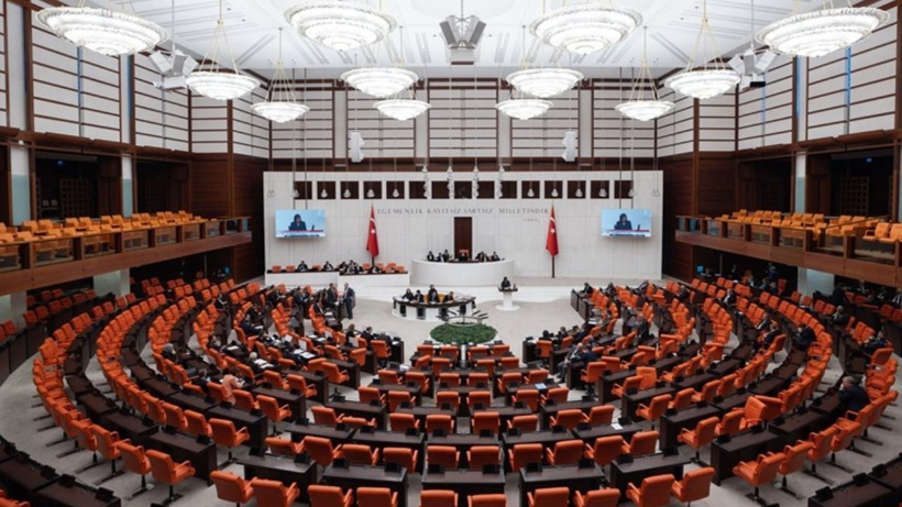 AKP yasal adımlar için 'önce silah bırakma' dedi: Kayyum tartışılamıyor