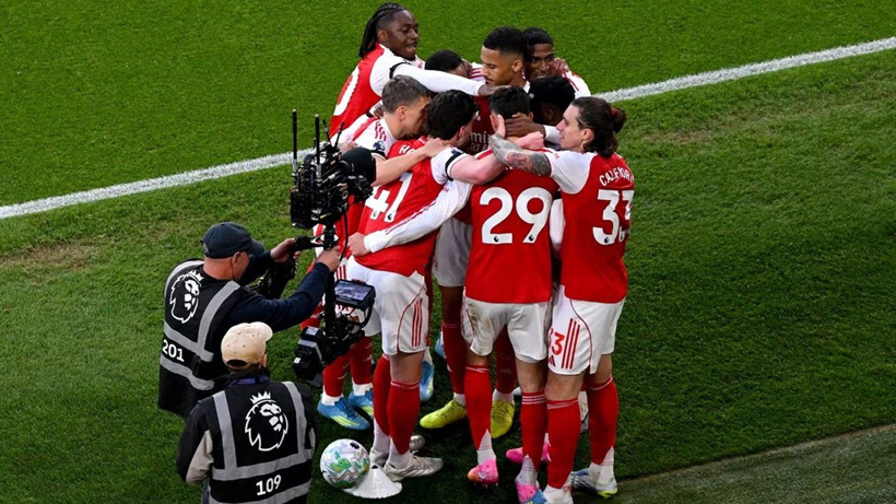 Premier Lig'de Arsenal 22 sene sonra şampiyon