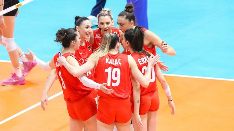 Yaşı 16 boyu 1.96 artık o da Filenin Sultanı: Kimdir bu Aylin Uysalcan? - Fotoğraf: 3