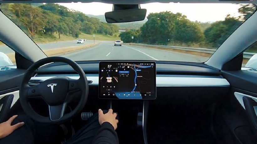 Tesla gizlice düğmeye bastı: O İki ülkede trafik tamamen değişiyor!