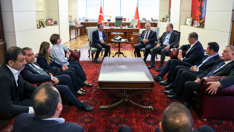 Son Dakika | CHP'li büyükşehir başkanlarından Özgür Özel'e tam destek