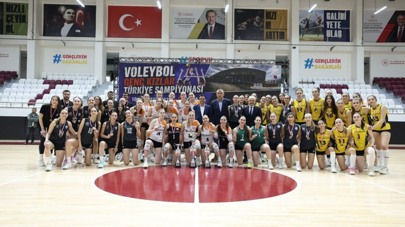 Şampiyon Eczacıbaşı: Finalde VakıfBank'ı devirdi