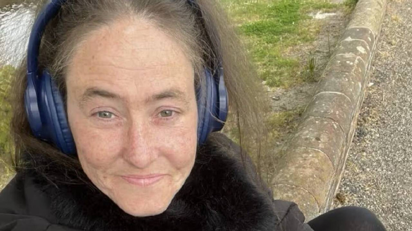Yerdeki küçücük bir taneyi fark etmedi… Köpek mamasına basan kadın bacağını kaybetti