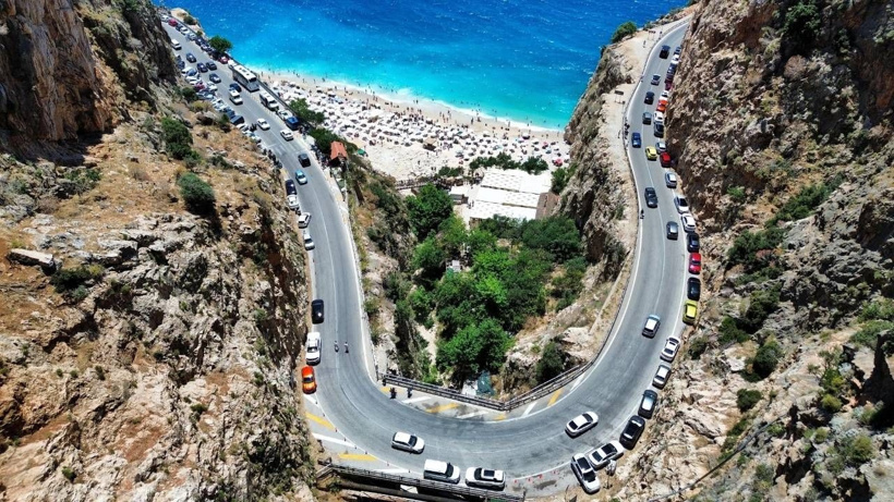 Avrupa ve Dünya'nın en iyi plajlarından seçildi: İki dağ yarıldı, ortasından cennet çıktı - Fotoğraf: 2