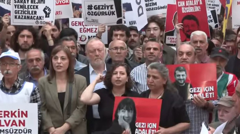 Ablukaya alınan Taksim'de Gezi anması