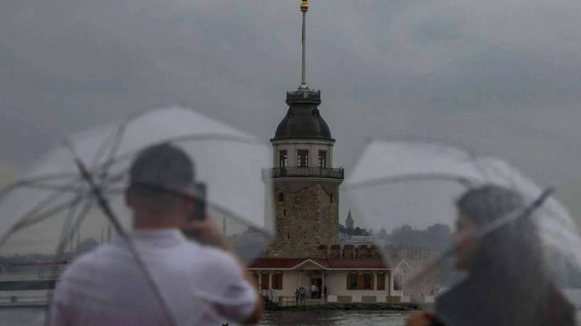 Yağış doğudan batıya uzanacak: İstanbul'u da içine alacak