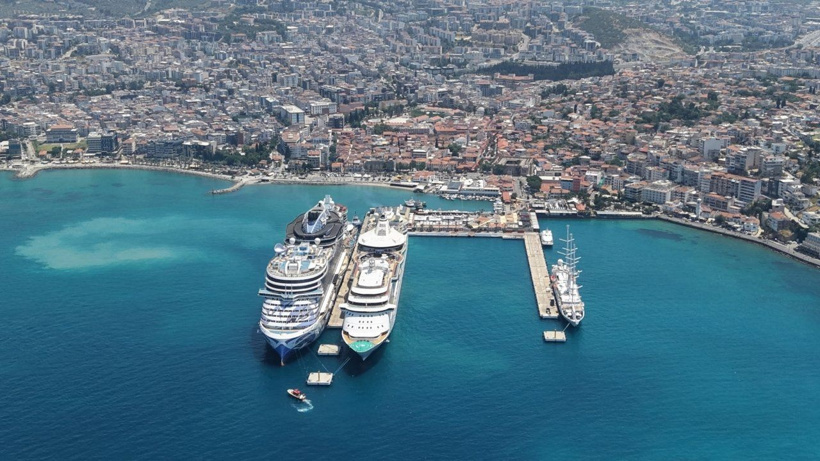 Dördü birden yanaştı, 8 bin turist Kuşadası'na aktı - Fotoğraf: 2