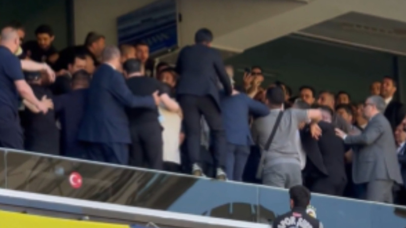 Son Dakika | Fenerbahçe kongresinde yine kavga çıktı: Aziz Yıldırım güçlükle ayrıldı