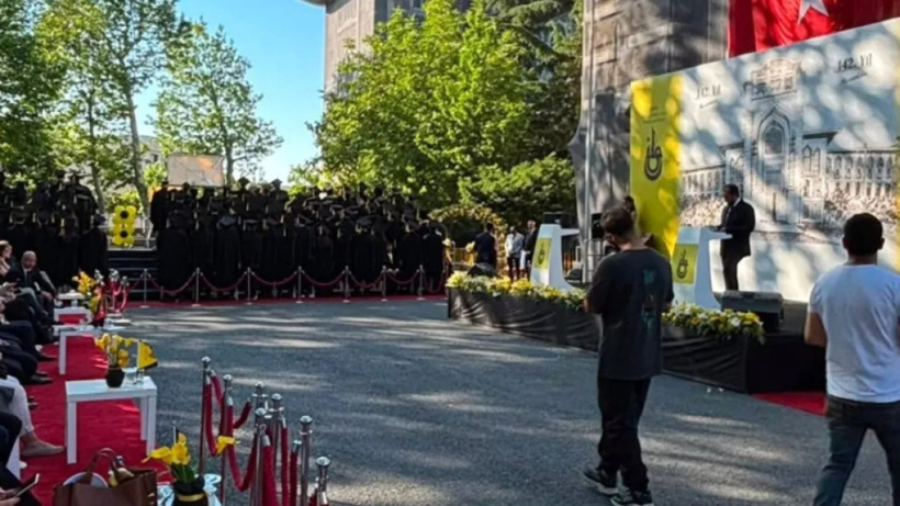 İstanbul Erkek Lisesinde mezuniyet protestosu: Müdüre sırtlarını döndüler, tören iptal oldu