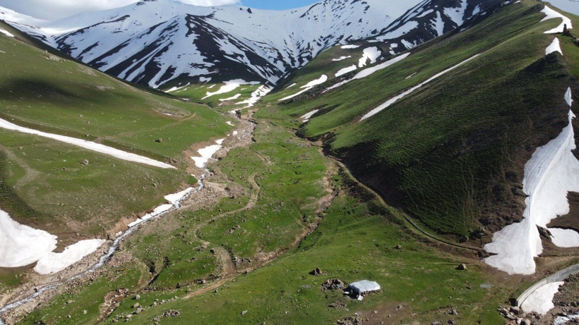 Kış bitmeden yaz geldi: Zor Vadisi'nde iki mevsim bir arada yaşanıyor - Fotoğraf: 8