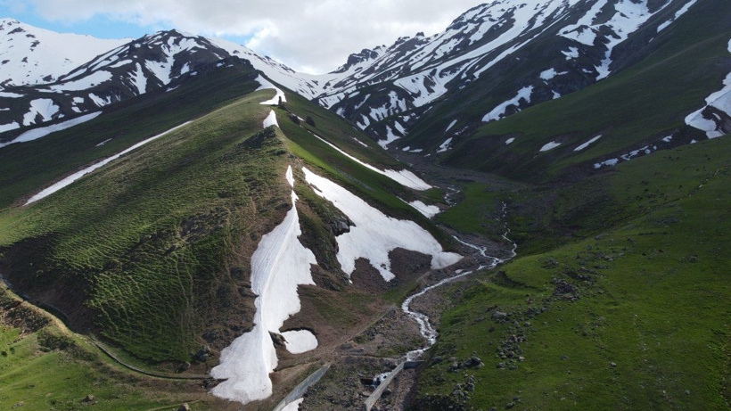 Kış bitmeden yaz geldi: Zor Vadisi'nde iki mevsim bir arada yaşanıyor - Fotoğraf: 7