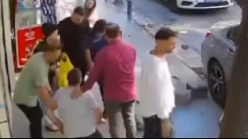 Çarptığı yayayla ilgilenmeyip otomobilinin hasarını kontrol etti!