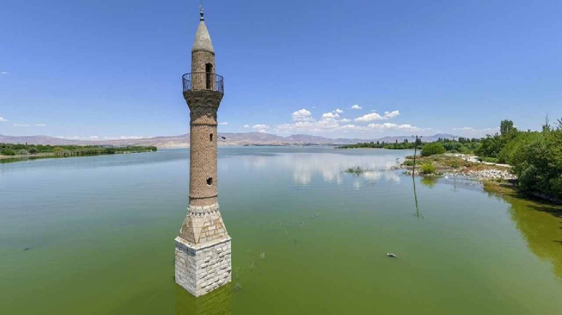 Baraj ağzına kadar doldu: Yerleşim alanları su altında kaldı