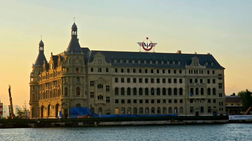 Haydarpaşa Garı'nın tarihi silüeti yeniden ortaya çıkıyor! 3 cephede restorasyon bitti