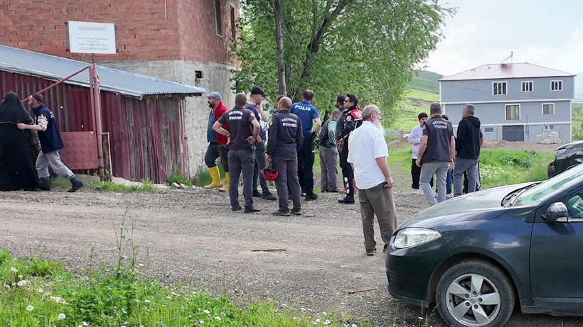 3 yaşındaki çocuk kanalda 1,5 kilometre sürüklendi: Kalp masajıyla hayata döndürüldü