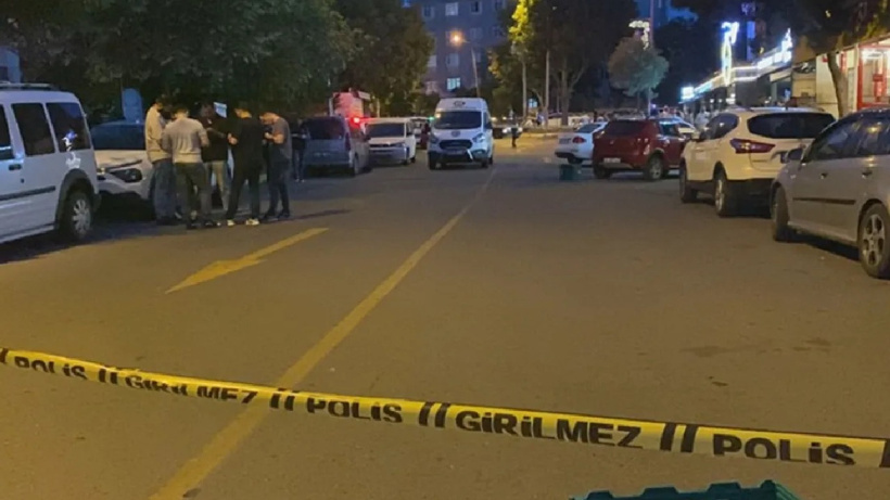 Eyüpsultan'da parkın önünde oturanlara kurşun yağdırdılar: 5 yaralı! Saldırı aracı yakılmış halde bulundu