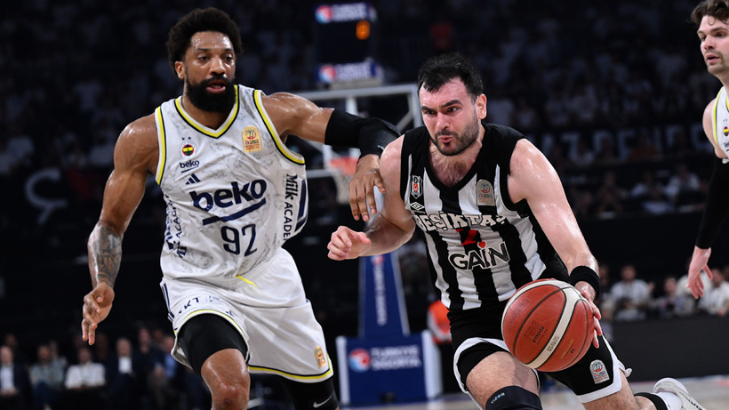Fenerbahçe deplasmanda Beşiktaş'ı devirdi: Şampiyonluktan 1 maç uzaktalar