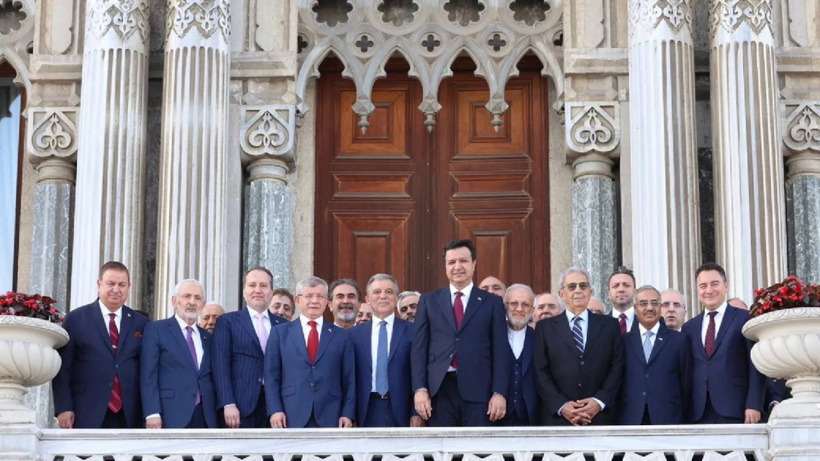 Gül, Babacan, Davutoğlu, Erbakan ve Arıkan aynı karede