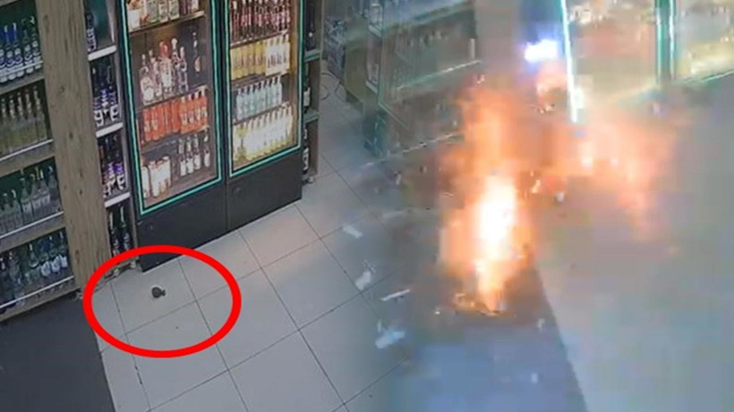 Diyarbakır'da markete el bombası attı!