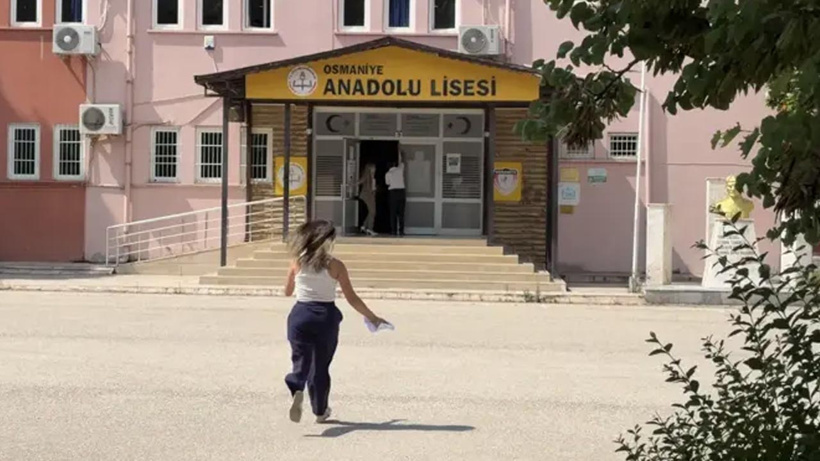 Sınavı saniyelerle kaçırdı: Hüngür hüngür ağladı