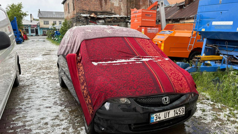 Erzurum'da sağanak; Kars'ta dolu: Hayat durma noktasına geldi