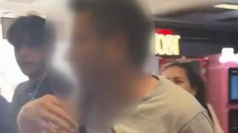 Mecidiyeköy Metrobüs Durağı'nda tepki çeken olay: Gizlice fotoğraf çekerken yakalandı