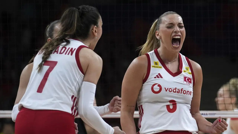 Filenin Sultanları'na Japonya öncesi kötü haber: Milli voleybolcu ameliyat oldu - Fotoğraf: 7