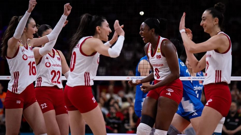 Filenin Sultanları'na Japonya öncesi kötü haber: Milli voleybolcu ameliyat oldu - Fotoğraf: 9