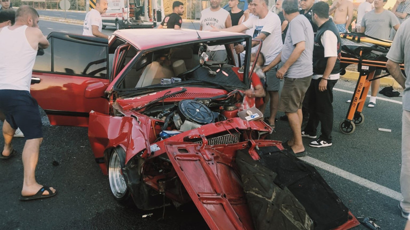 Balıkesir'de otomobiller birbirine girdi: 2 ölü 3 yaralı