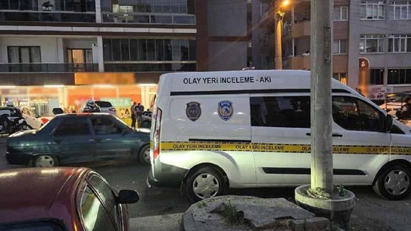 Tekerlekli sandalyeli eşi balkondan bağırarak yardım istedi: Yaşlı kadın banyoda boğazında kesiyle ölü bulundu