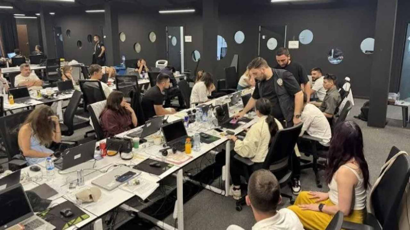 İstanbul'da kurdukları çağrı merkeziyle Avrupalıları dolandırdılar! Suç şebekesi çökertildi