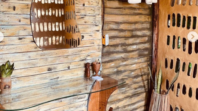 Anne-kız iki yıl boyunca çöpe atılan malzemelerden ev yaptılar: Airbnb'nin en çok kazanan evi oldu - Fotoğraf: 5