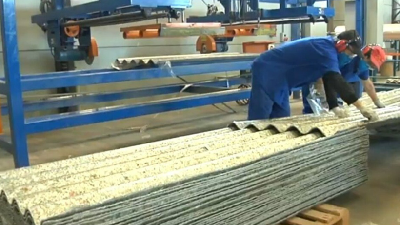 Herkes çöpe atıyordu: Atıktan yapılan bu çatı 150 kilo bassanız bile bana mısın demiyor