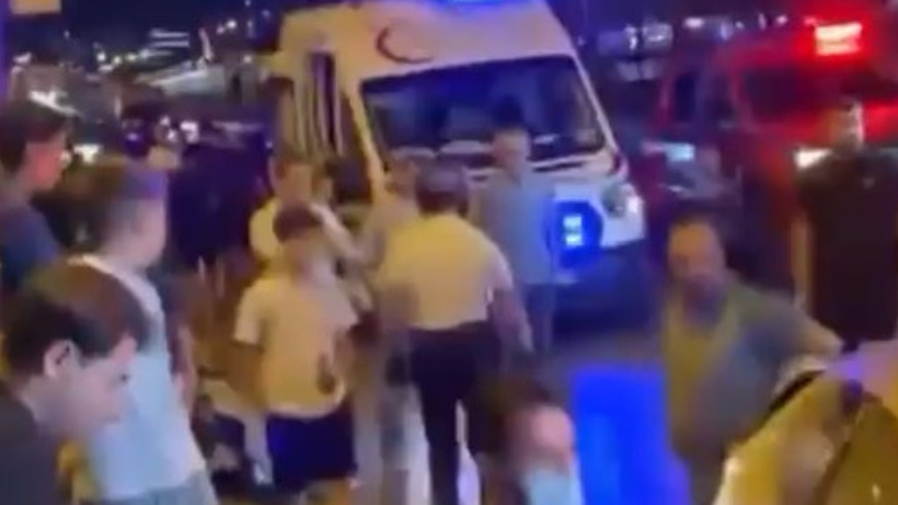 Kontrolden çıkıp takla atan otomobilin kaza anı kameraya yansıdı