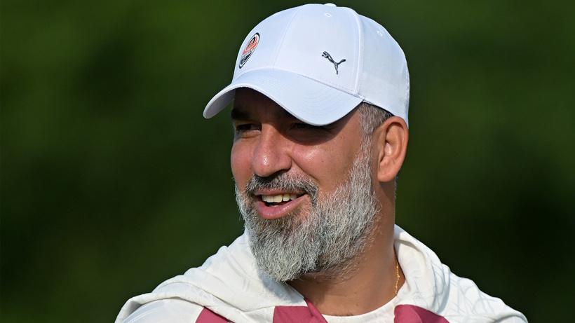 Arda Turan imzayı attırdı