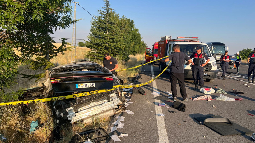 Almanya'dan Kayseri'ye gidiyorlardı! Feci kazada 3 kişi hayatını kaybetti