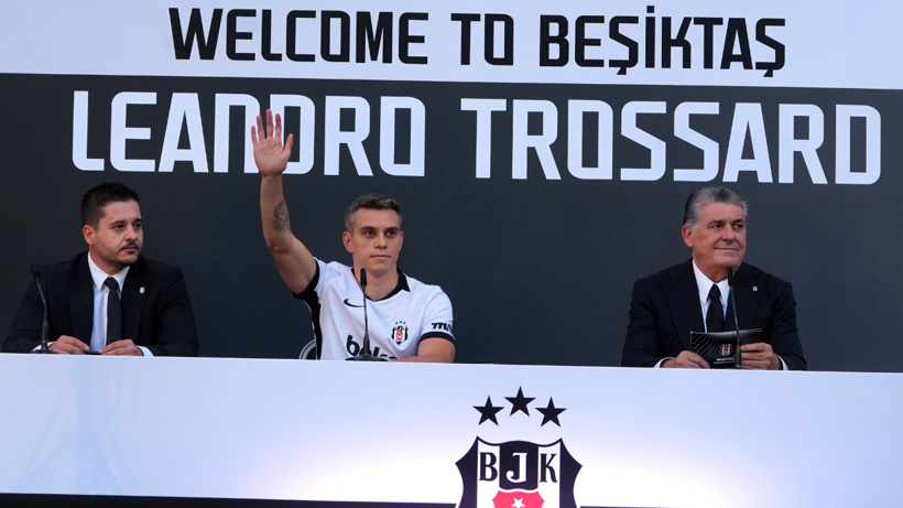 20 bin taraftarın önünde imzayı attı