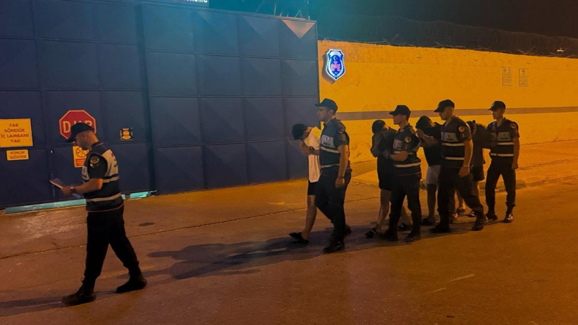 GBT'de çıkan arbede polis merkezinde devam etti: Camları bile kırdılar