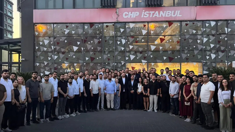 CHP İstanbul Gençlik Kollarının tamamı YENİ Parti'ye geçti