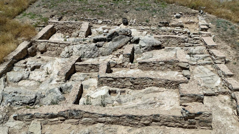 Isparta'da kazma vuruldu: 1500 yıllık ocak, örsü ve havuzuyla eksiksiz çıktı