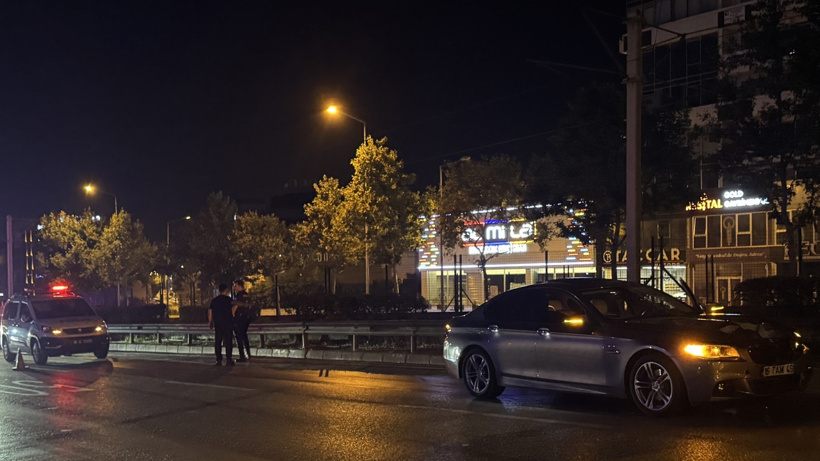 Karşıya geçerken otomobilin çarptığı yaya ağır yaralandı